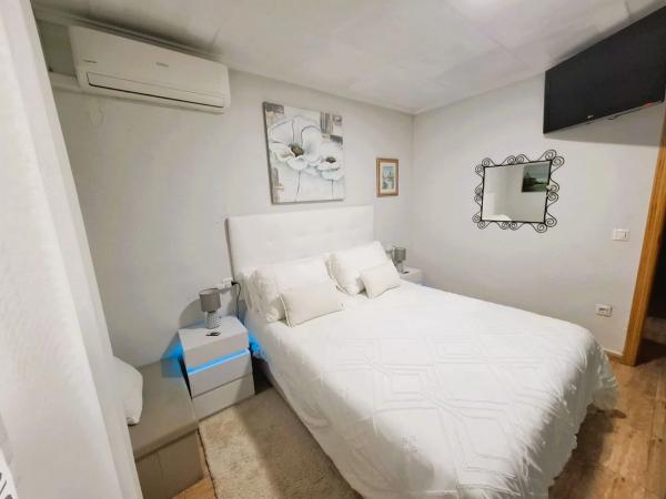 Chalet pareado en calle Lejona, 62