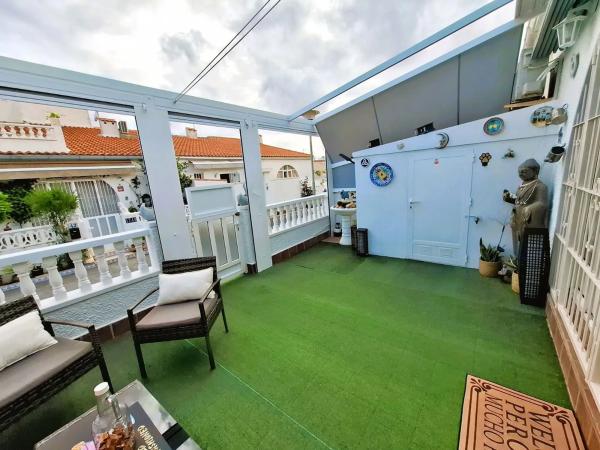 Chalet pareado en calle Lejona, 62