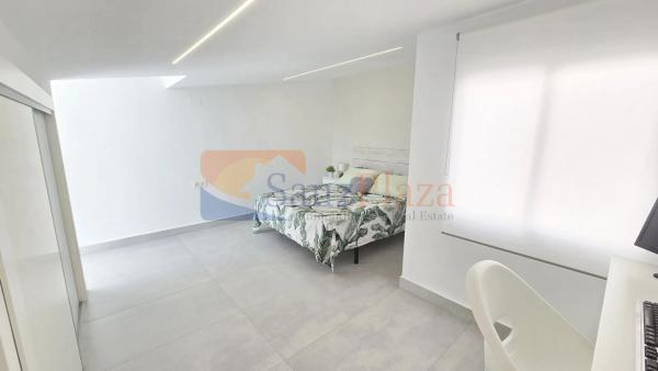 Chalet adosado en avenida Adradas