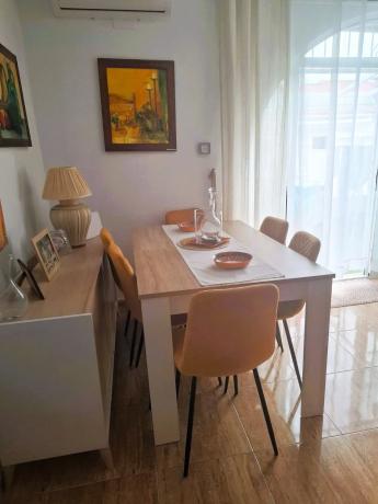 Chalet pareado en calle Lejona, 62