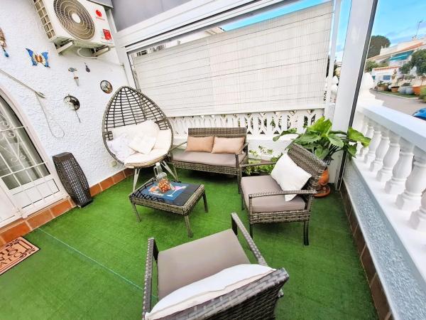 Chalet pareado en calle Lejona, 62