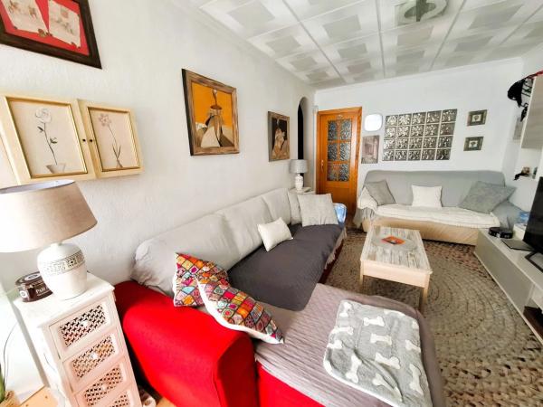 Chalet pareado en calle Lejona, 62