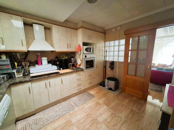 Chalet pareado en calle Lejona, 62