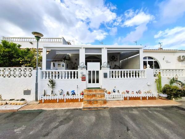 Chalet pareado en calle Lejona, 62