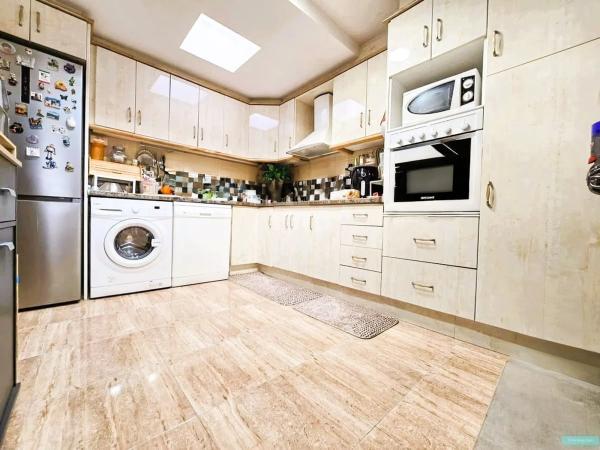 Chalet pareado en calle Lejona, 62