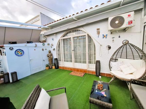 Chalet pareado en calle Lejona, 62