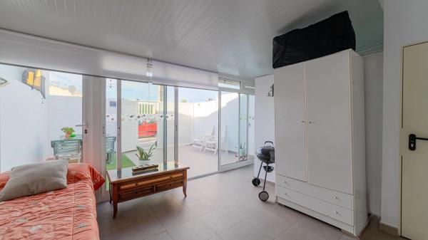 Chalet adosado en calle de las Azucenas, 725