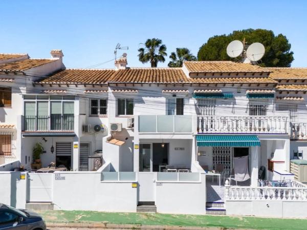 Chalet adosado en calle Ruidera, 87