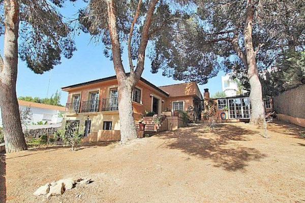 Casa independiente en calle Campoamor