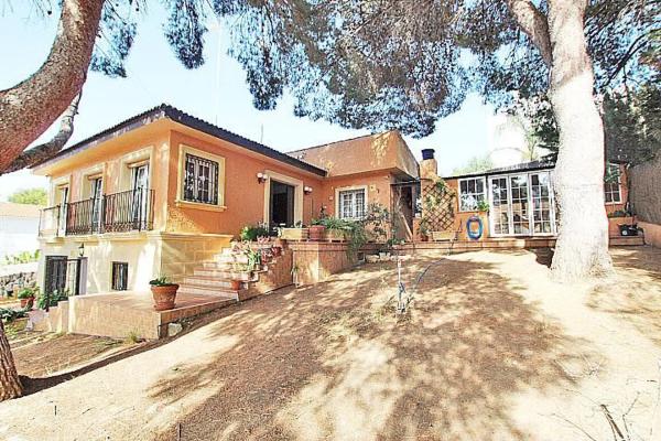 Casa independiente en calle Campoamor