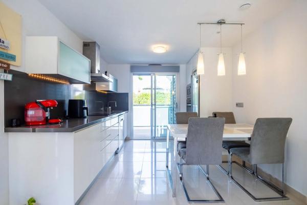 Piso en calle Alella, 28