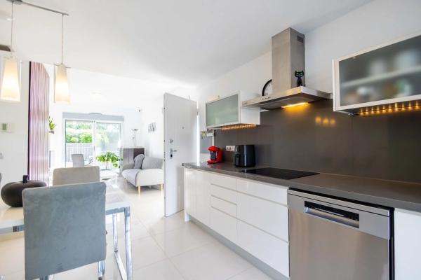 Piso en calle Alella, 28