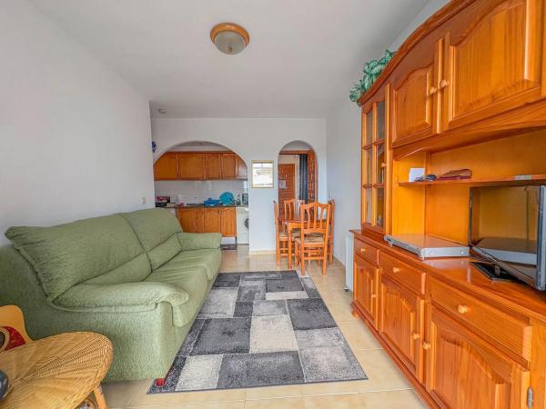 Piso en calle Enol, 90