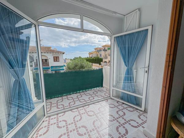 Piso en calle Enol, 90