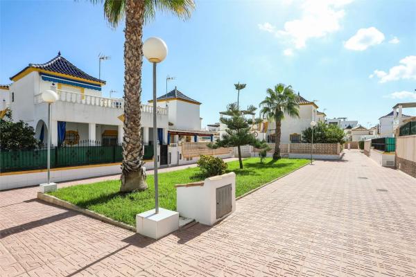 Chalet adosado en calle la Sagra