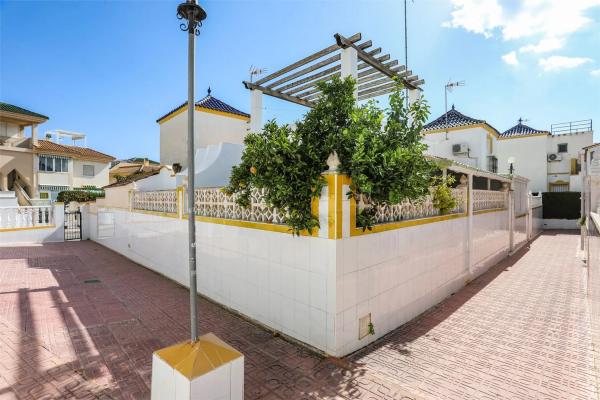 Chalet adosado en calle la Sagra