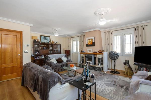 Casa independiente en calle Raúl Ferrnandez Giménez