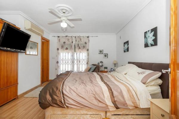 Casa independiente en calle Raúl Ferrnandez Giménez