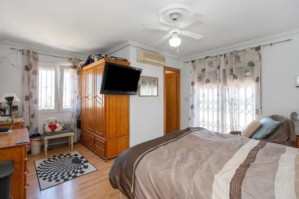 Casa independiente en calle Raúl Ferrnandez Giménez