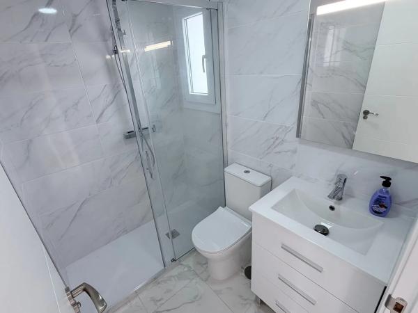 Chalet adosado en calle Salvador Dalí, 102