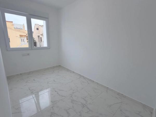 Chalet adosado en calle Salvador Dalí, 102