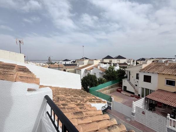 Chalet adosado en calle Salvador Dalí, 102