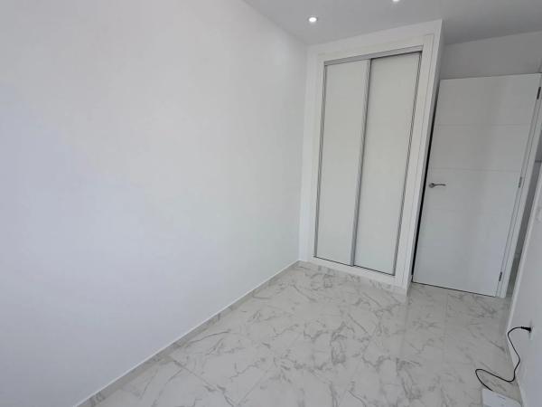 Chalet adosado en calle Salvador Dalí, 102