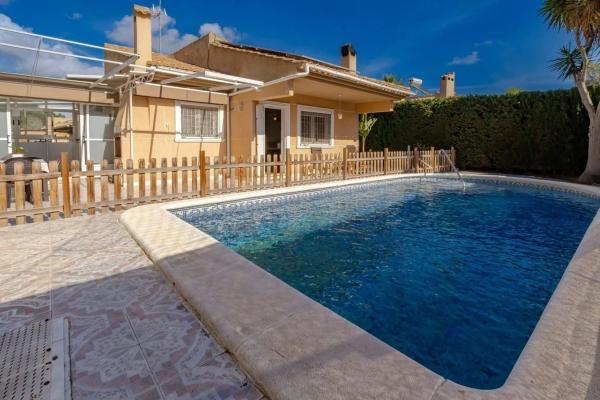 Casa independiente en calle Germanías Bal