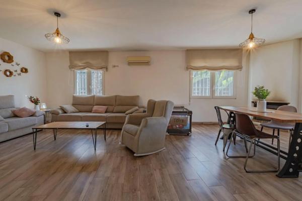 Casa independiente en calle Germanías Bal