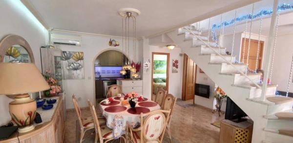 Chalet adosado en calle Laguna Rosa