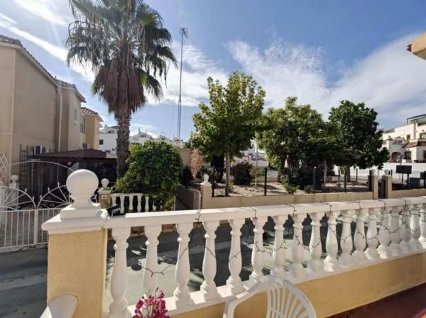 Chalet adosado en calle Laguna Rosa