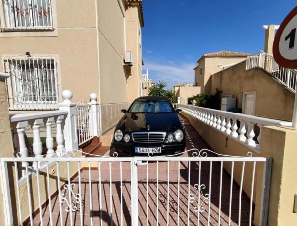 Chalet adosado en calle Laguna Rosa