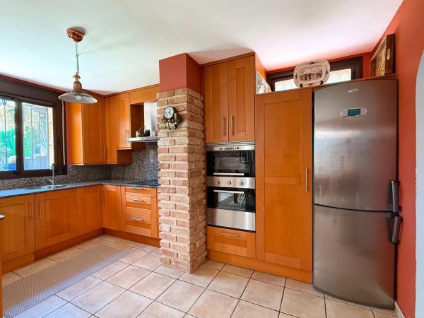 Chalet pareado en calle Asturias Bal