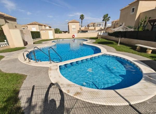 Chalet adosado en calle Laguna Rosa