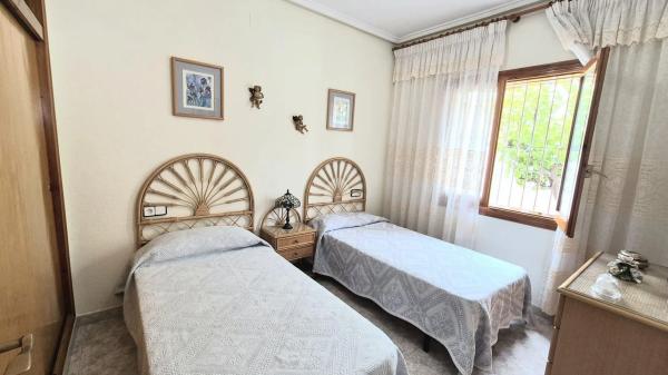 Chalet adosado en calle Moncayo, 27