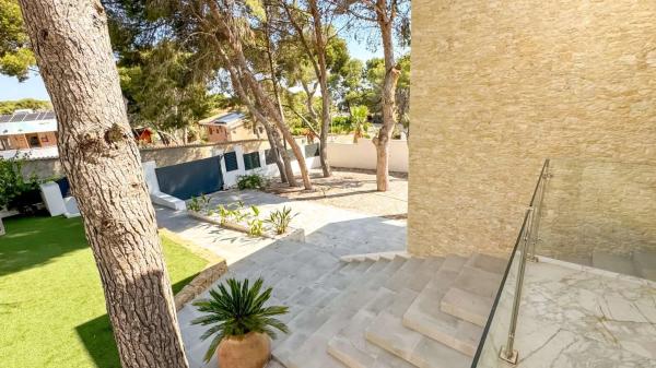 Casa independiente en avenida Angel Garcia Rogel