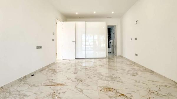 Casa independiente en avenida Angel Garcia Rogel