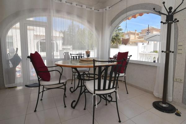 Casa independiente en calle Caramujo