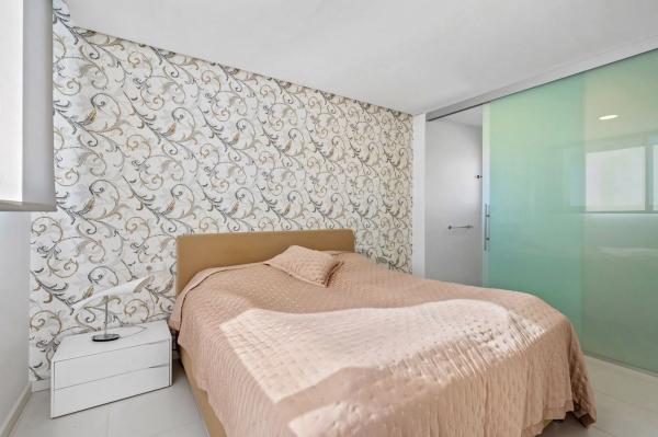 Chalet pareado en calle Humedal, 2