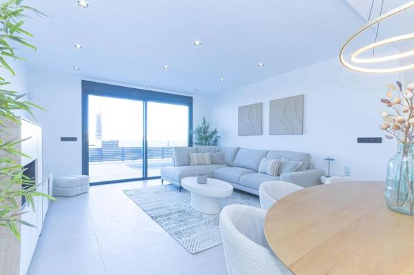 Casa independiente en avenida Asociación Victimas del Terrorismo