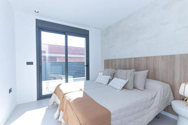 Casa independiente en avenida Asociación Victimas del Terrorismo