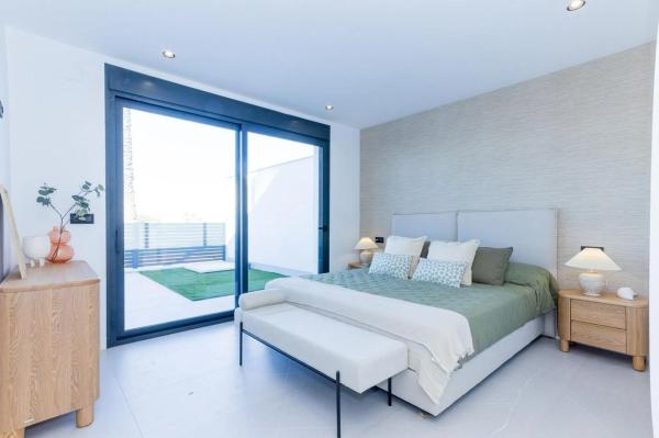 Casa independiente en avenida Asociación Victimas del Terrorismo