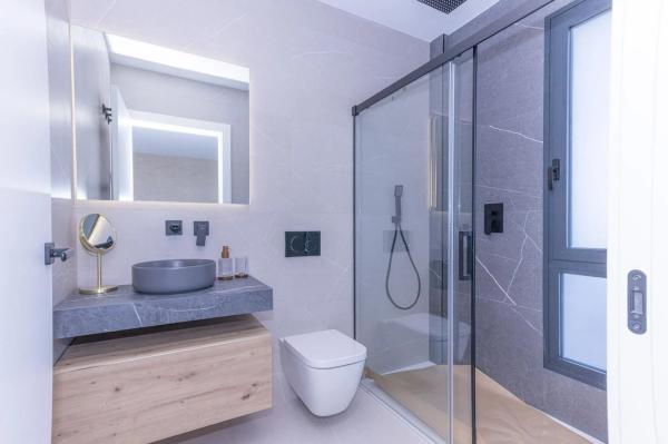 Casa independiente en avenida Asociación Victimas del Terrorismo