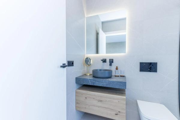 Casa independiente en avenida Asociación Victimas del Terrorismo