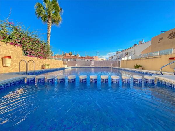 Chalet adosado en calle Tritón