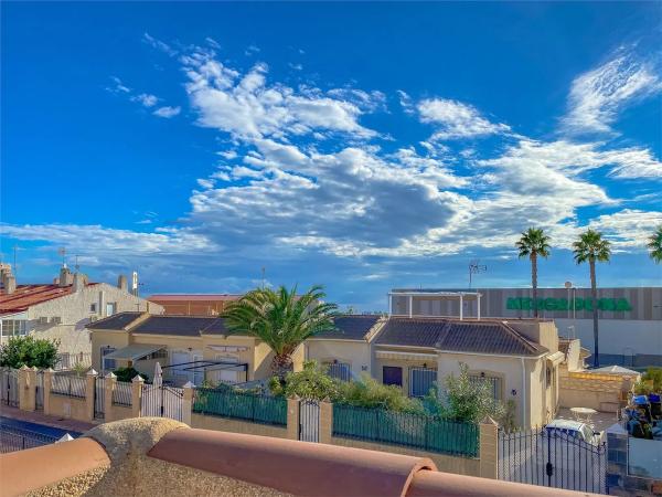 Chalet adosado en calle Tritón