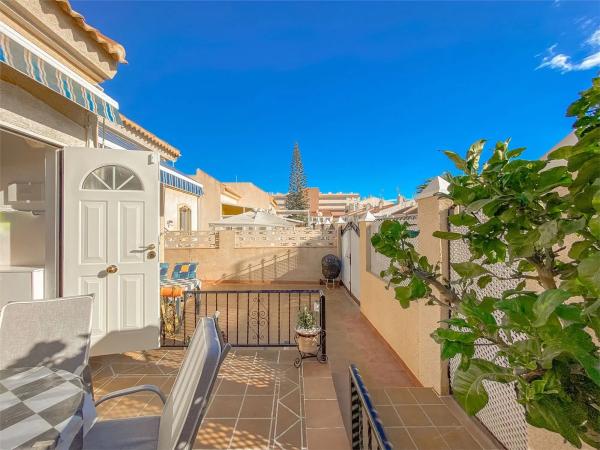 Chalet adosado en calle Tritón