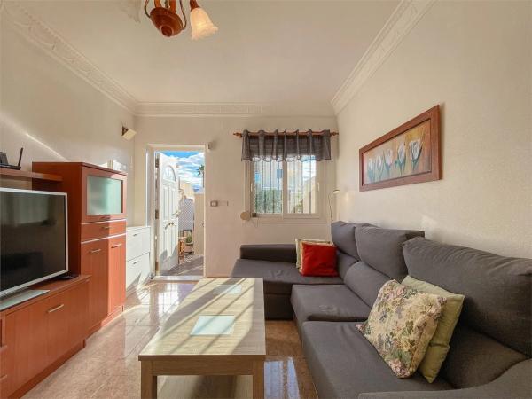 Chalet adosado en calle Tritón