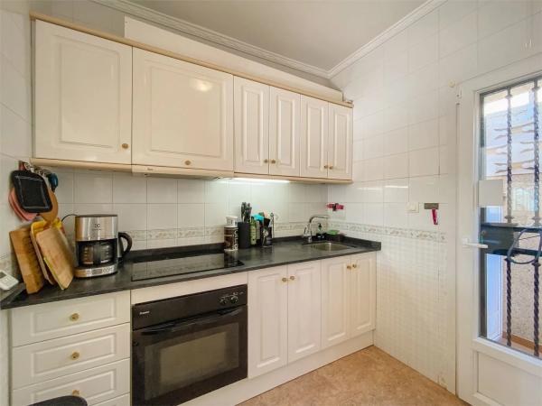 Chalet adosado en calle Tritón