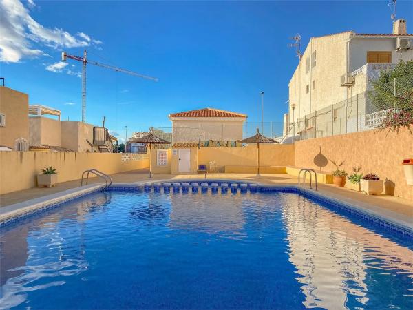 Chalet adosado en calle Tritón